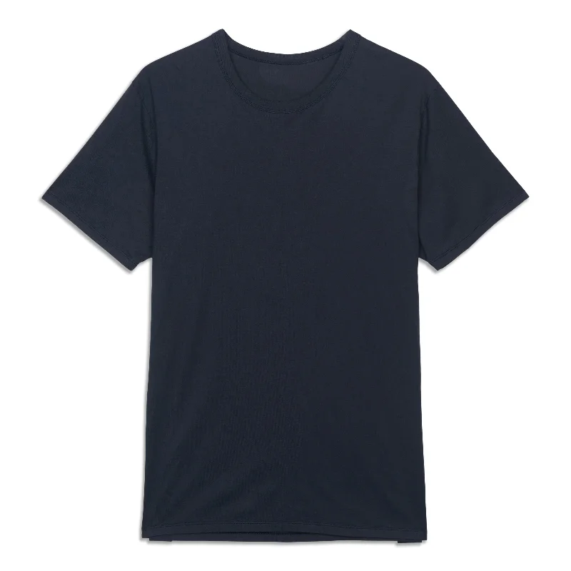 Trendy Jeans lululemon Fundamental T-Shirt - Resale